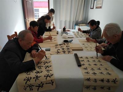 新時(shí)代文明實(shí)踐在冷水灘 社區(qū)老年書法班開班 促進(jìn)文化藝術(shù)交流